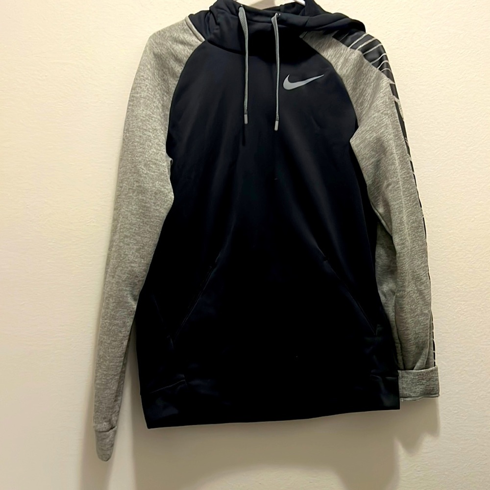LIKE NEW! NIKE DRI-FIT HOODIE SWEATSHIRT